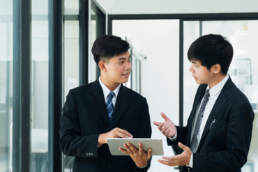 Tạo lập hồ sơ trên các trang mạng Facebook và LinkedIn