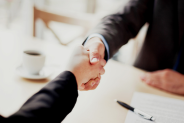 Đặc điểm và hình thức của hợp đồng dịch vụ pháp lý