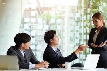 Trong các vụ án hình sự, thù lao của luật sư được tính thế nào?