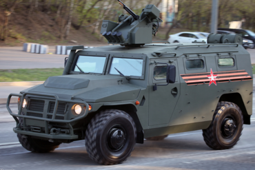 Xe quân sự và xe công an xe nào được đi trước?