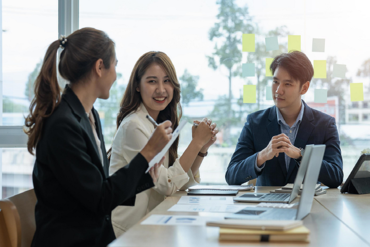 Cách giải phóng thời gian của luật sư để làm việc với khách hàng