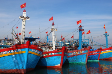 Tàu đánh cá - phương tiện sinh sống của ngư dân