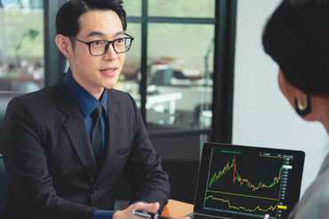 Luật sư trao đổi với Cơ quan tiến hành tố tụng, người tiến hành tố tụng