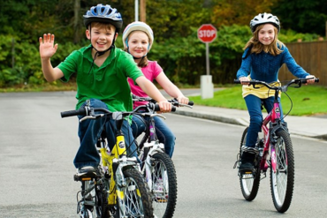 Bao nhiêu tuổi được lái xe đạp?