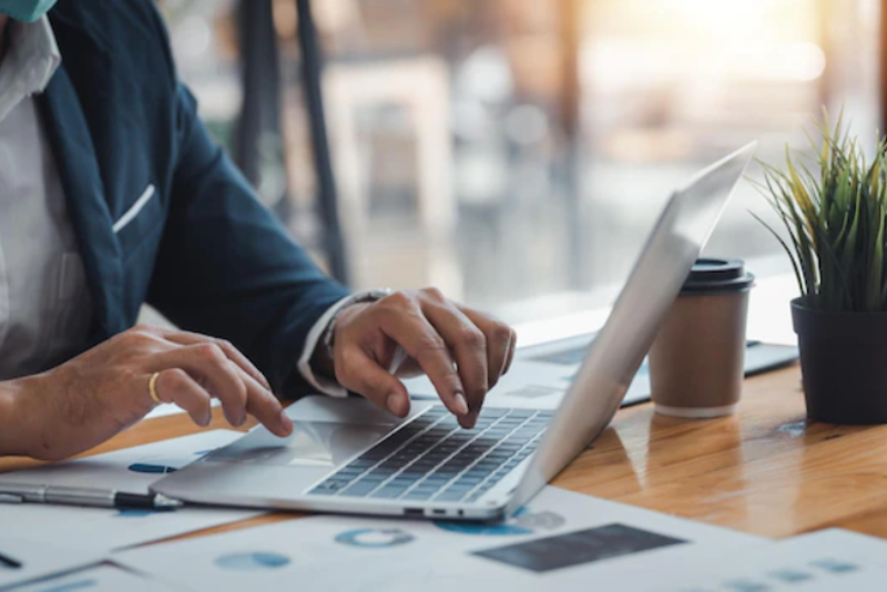 Nội dung của pháp luật điều chỉnh hợp đồng trong lĩnh vực thương mại