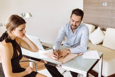Điểm giống nhau,khác nhau giữa ly hôn và ly thân ?