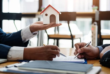 Tiền đền bù giải phóng mặt bằng có phải đóng thuế không?