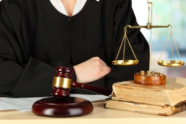 Luật sư bào chữa: Vai trò, quyền hạn và khi nào nên thuê