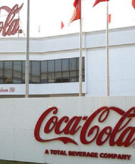 Chai Coca Cola có dị vật: Luật sư đã bảo vệ quyền lợi của người tiêu dùng thế nào?